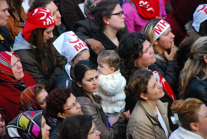 MHP LİDERi DEVLET BAHÇELİ AKHİSARLILAR İLE BULUŞTU